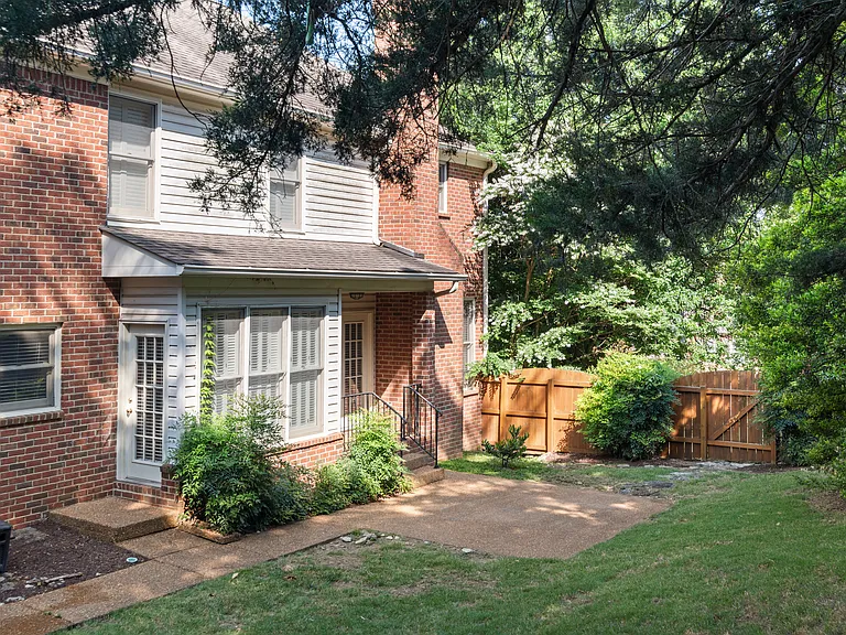 1520 Woodfield Ct — Photo 8