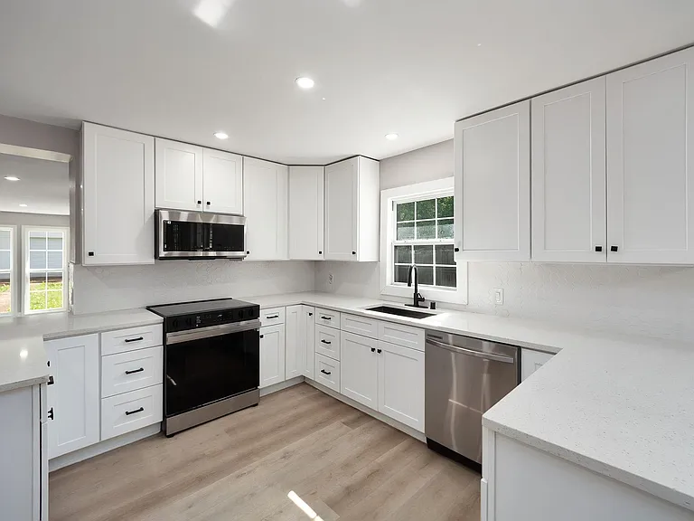 90 Shaw Ln — Photo 17