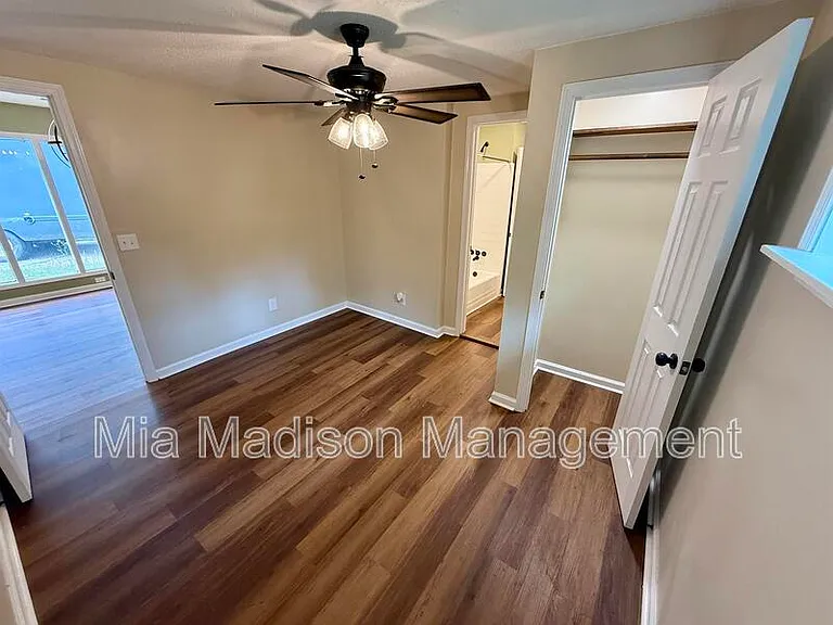 2233 E Derenne Ave — Photo 15