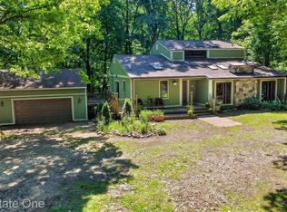 310 N Van Rd, Holly, MI 48442