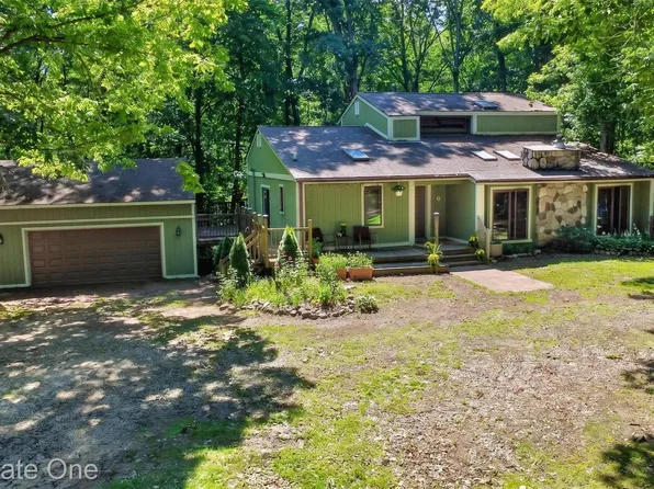 310 N Van Rd, Holly, MI 48442