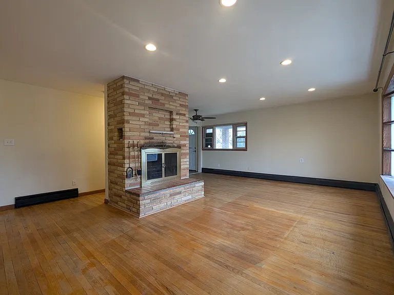 6903 Buchanan St — Photo 4