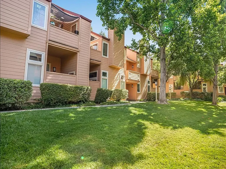 5307 Borneo Cir — Photo 15
