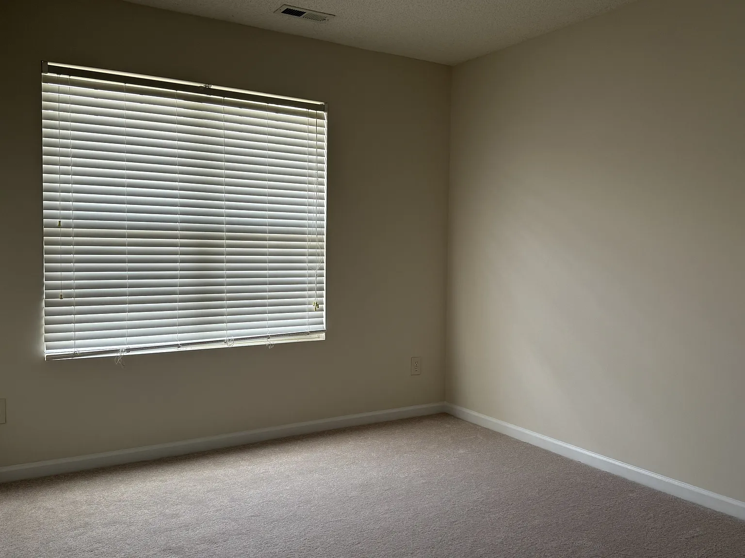 3 bed, 2.5 bath, 1448 sqft, $1,850 — Photo 4