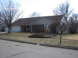 102 E Sunset Pl, Dekalb, IL 60115