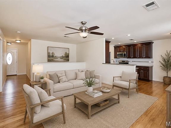 3rd image of 70 Round Table Ct