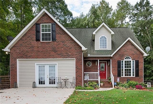 1st image of 909 Loganberry Ln