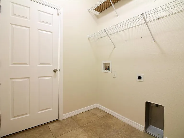 811 Krenson Woods Ln — Photo 32