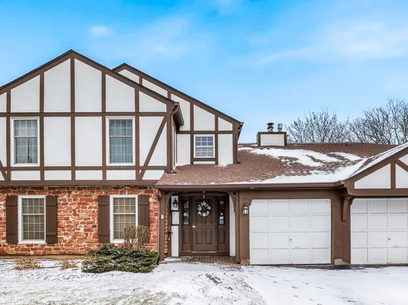 46 Plymouth Ct APT 202D, Naperville, IL 60565