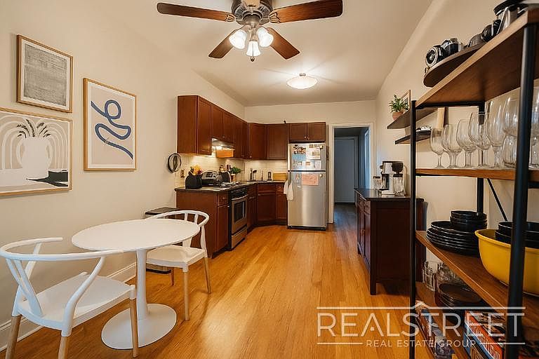 1st image of 448 15th St APT 1R