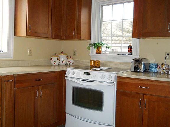4th image of 10 McCollum St