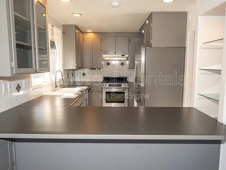 4840 N 8th St — Photo 16