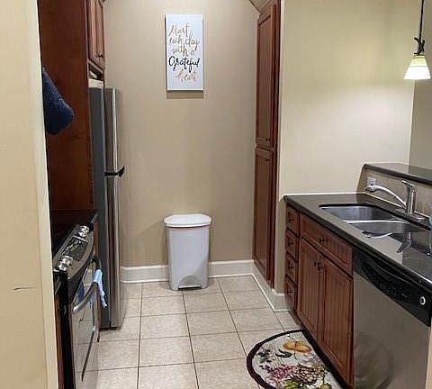 5th image of 2203 Dorrington St APT 408