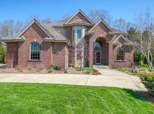 20680 Chadwick Ln, Brookfield, WI 53045