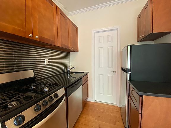 3rd image of 239 Henry St #3R