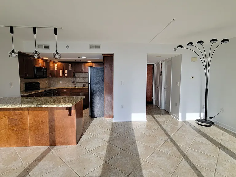 600 E Admiral Blvd #1003 — Photo 1