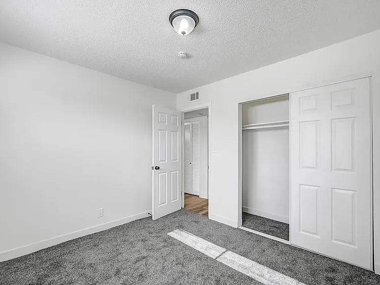 6520 Evergreen Ave — Photo 5