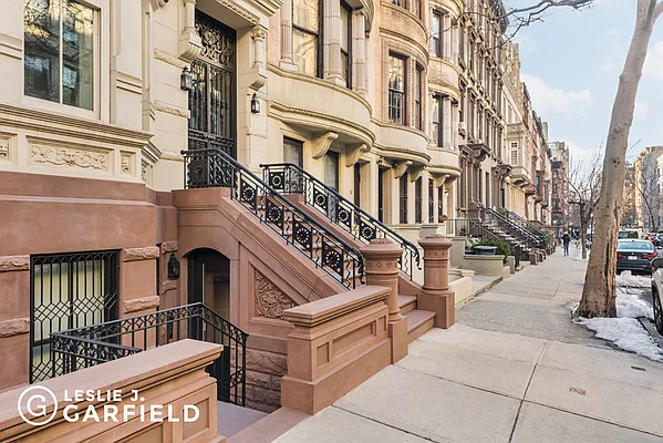 Sold by Leslie J. Garfield | media 29