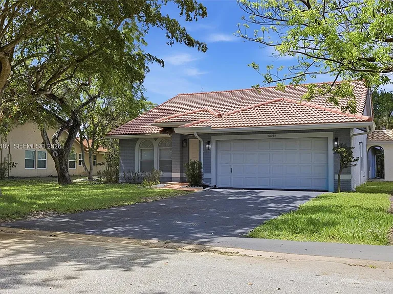 10633 NW 32nd Ct — Photo 2