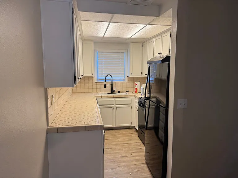 325 N Vermont Ave — Photo 6