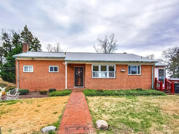 1900 Deerfield Ct, Oxon Hill, MD 20745