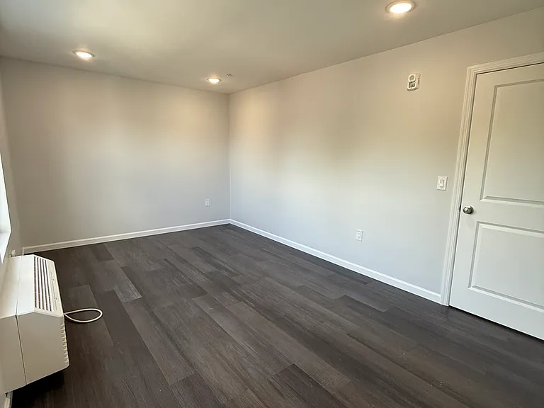 207 Redwood Ave #301 — Photo 24