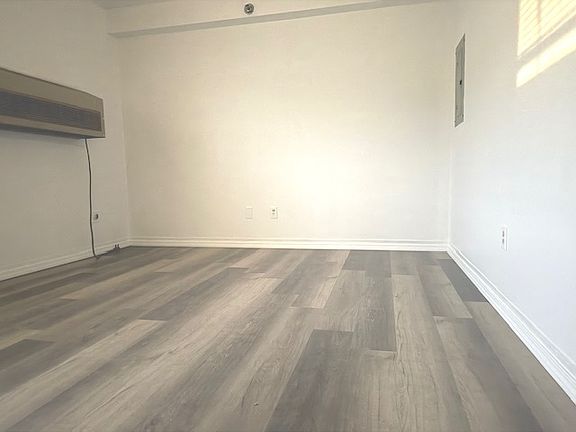 3rd image of 3170 W Monroe St APT 115
