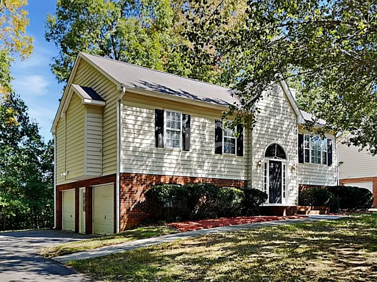 5160 Windsbury Ridge Rd — Photo 1