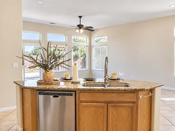 5th image of 923 Shortland Cir