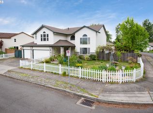 936 NE Lija Loop, Portland, OR 97211