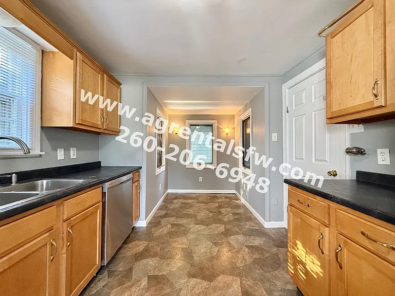 1015 Irene Ave — Photo 4