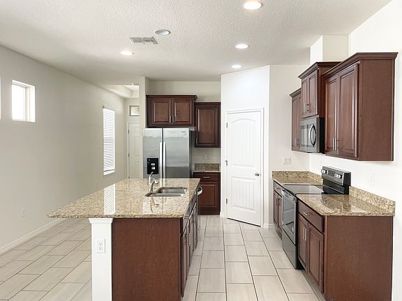 4th image of 16301 Admirals Cove Ln
