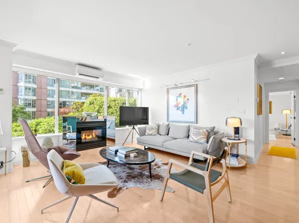 1600 Hornby St #303, Vancouver, BC V6Z 2S4
