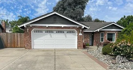 2377 Glacier Dr photo 1