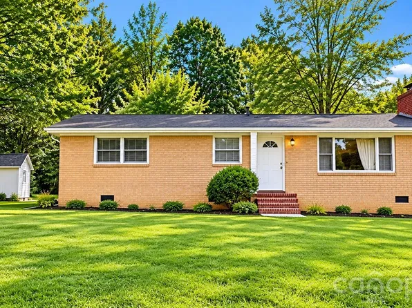 1104 Stagecoach Rd, Gastonia, NC 28052