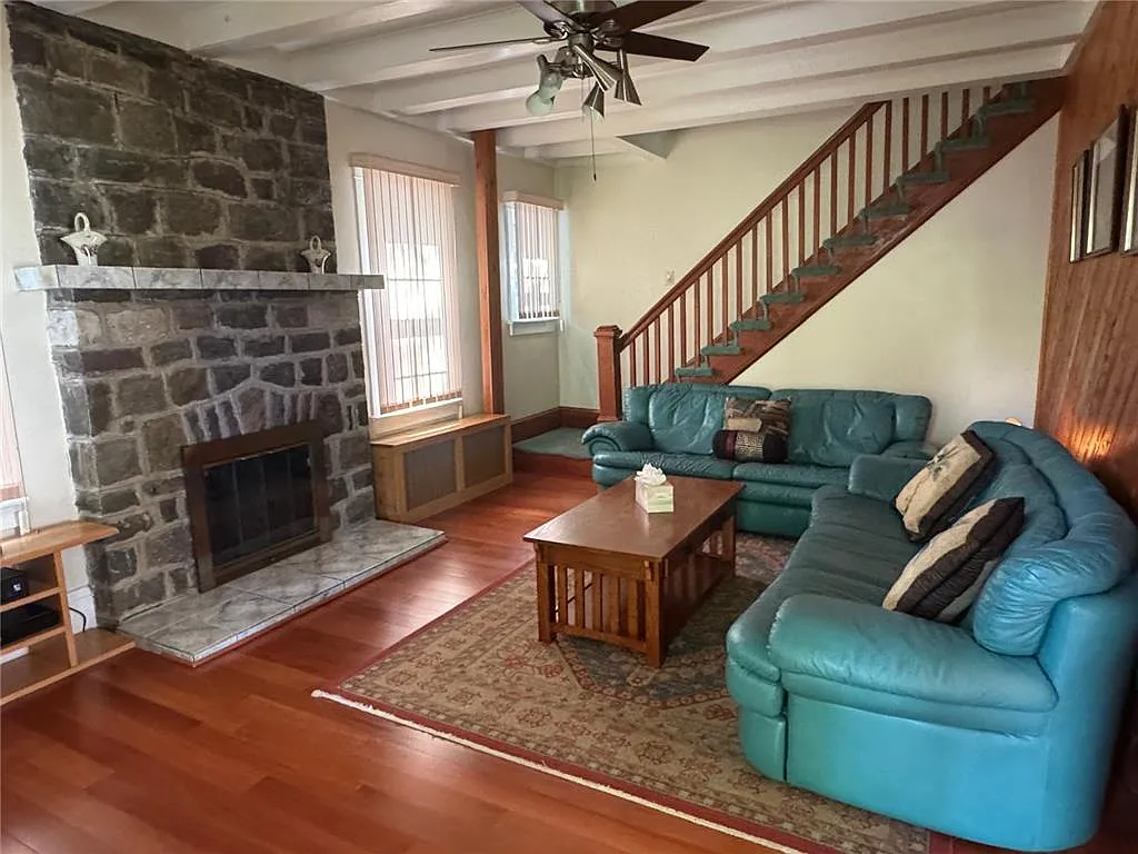 4 bed, 2.0 bath, 3109 sqft, $3,250 — Photo 4