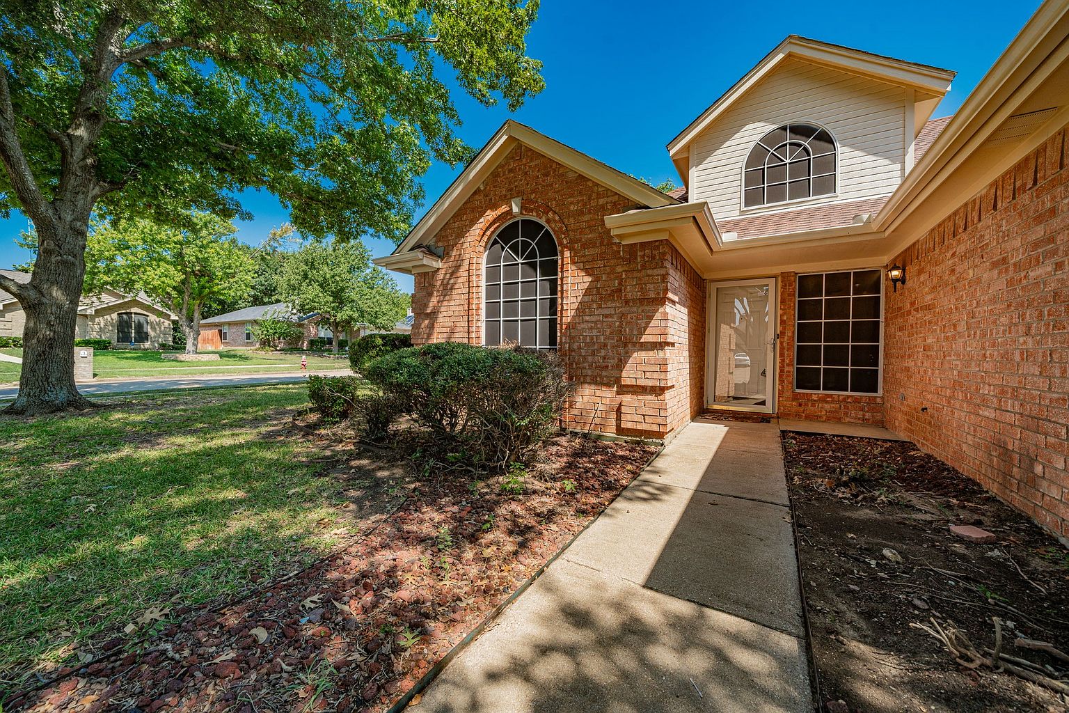 Property in a prime location with modern interiors