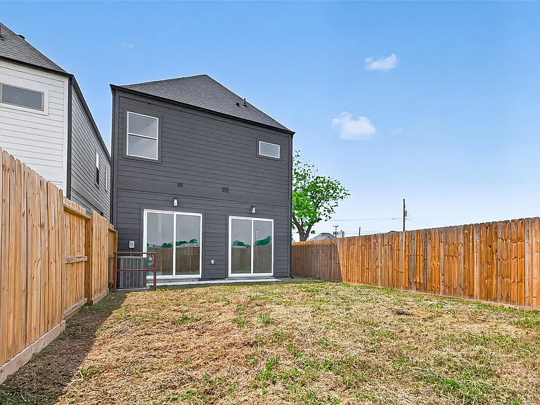7422 Maxroy St — Photo 39