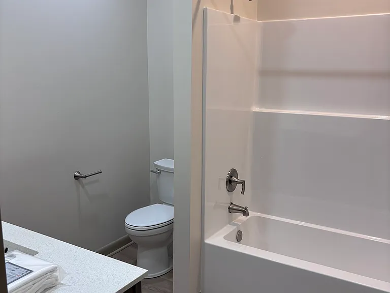 319 Talbot Ave — Photo 2