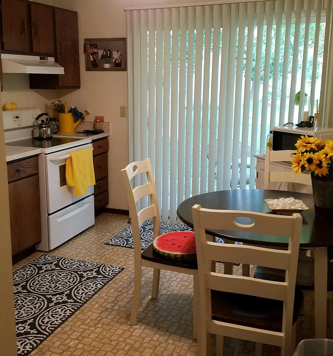 2 bed, 900 sqft, $950 — Photo 3