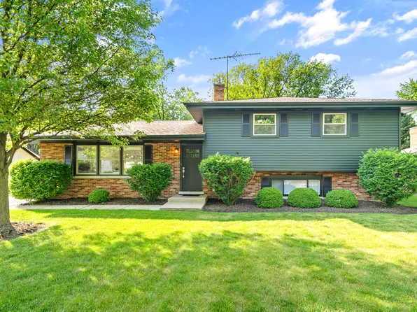 433 W Gartner Rd, Naperville, IL 60540