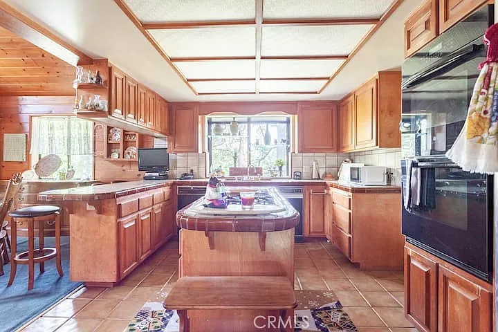 3 bed, 1958 sqft, $3,800 — Photo 3
