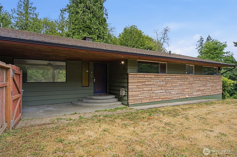 4th image of 2469 Northlake Way NW