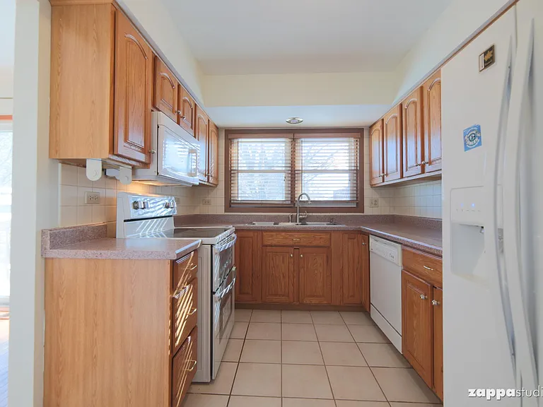 2705 Laurel Ct — Photo 24