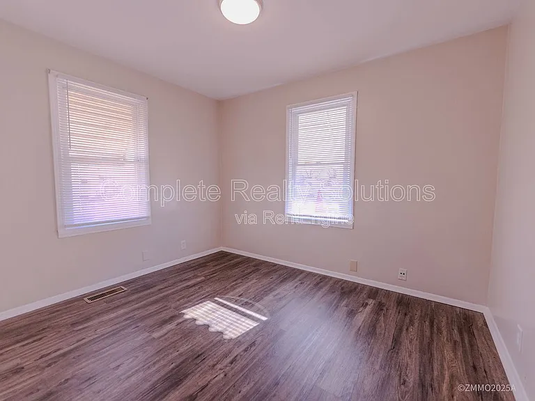 10200 Tappan Dr — Photo 11
