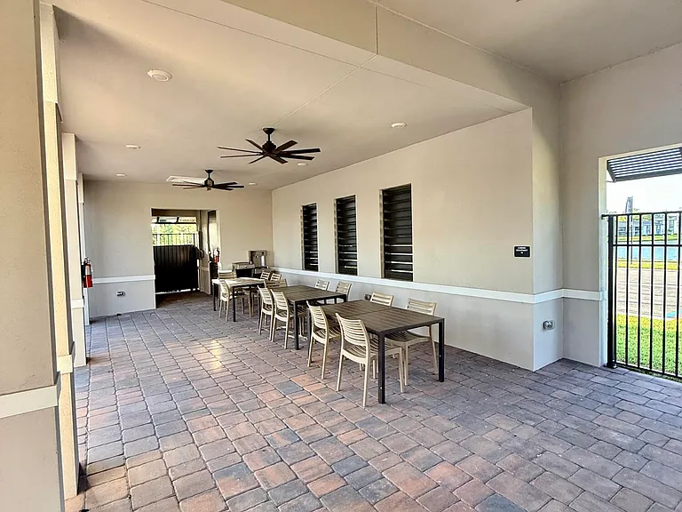 147 Lakeside Landing Ct — Photo 32