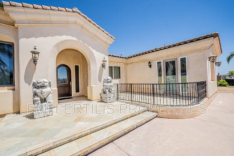3 bed, 3.5 bath, 2200 sqft, $3,400 — Photo 4