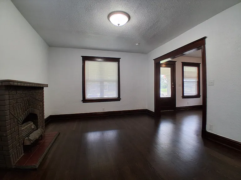 2640 Victor St — Photo 5