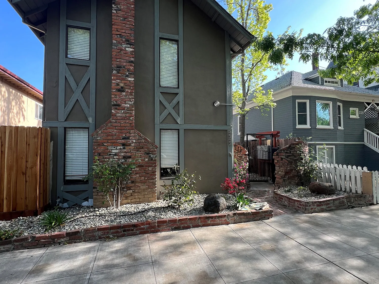 2323 N St — Photo 2