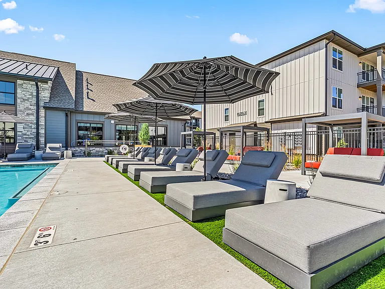 The Logan Luxury Apartments — Photo 43